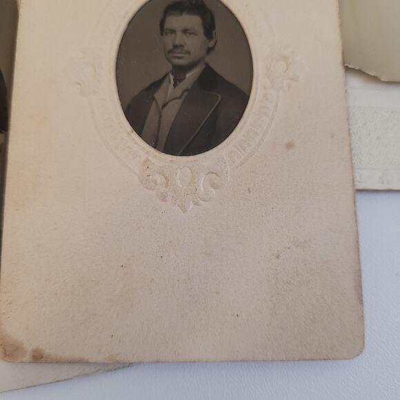 Lot of 21 Antique & Vintage Portrait Photographs – Cabinet Cards & Snapshots - Picture 3 of 14